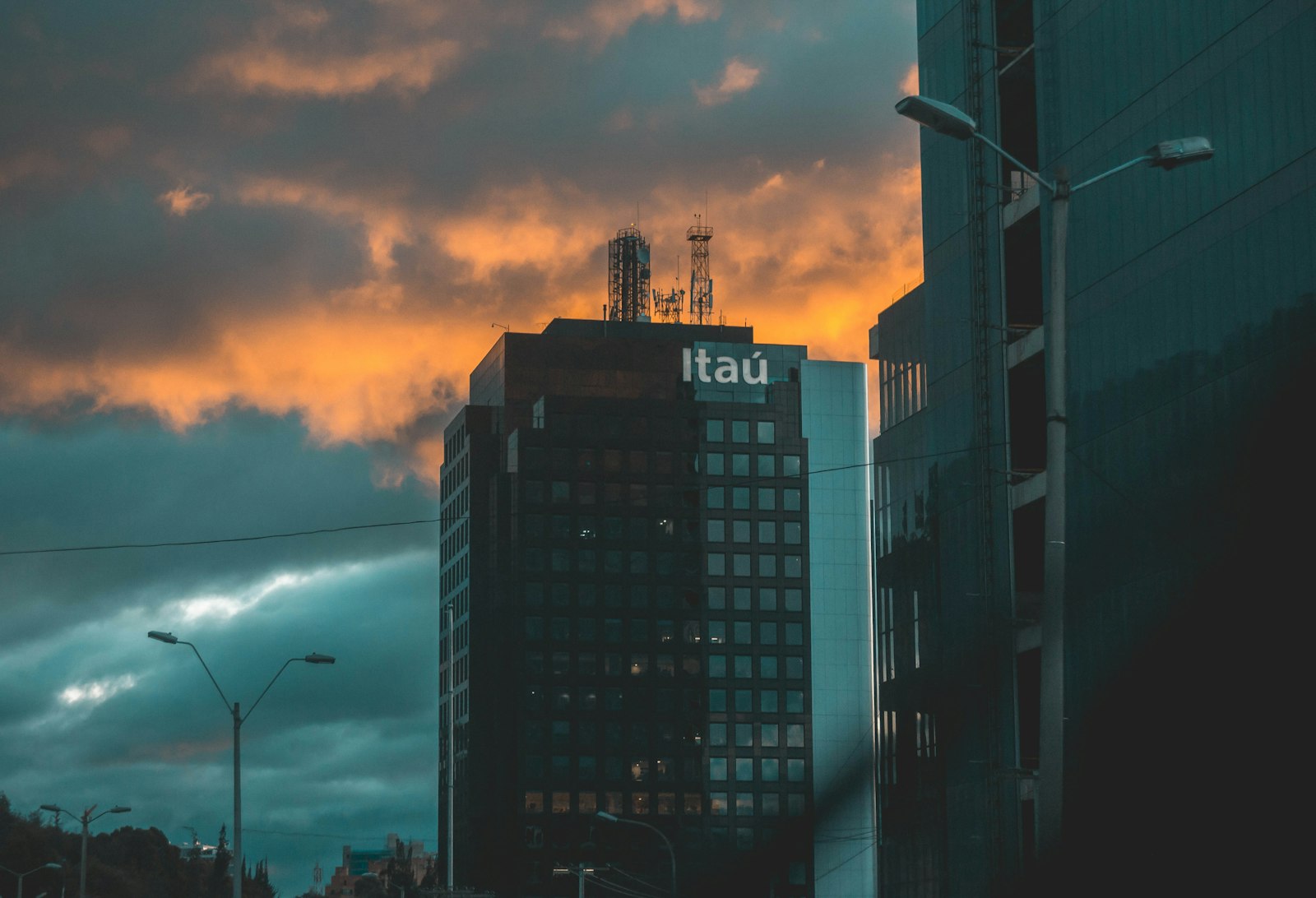 ¿Conviene invertir en propiedad en Bogotá Norte o en Chía? Rentabilidad real en 2026