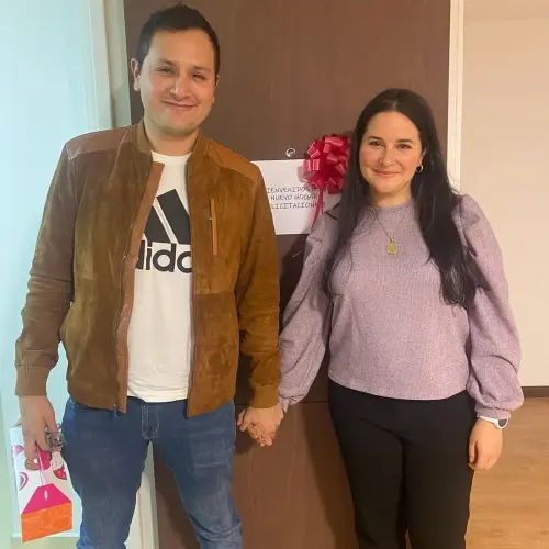 Elida López with her clients celebrating the handover of their home