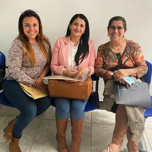Elida López with her clients celebrating the handover of their home