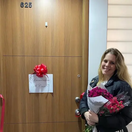 Elida López with her clients celebrating the handover of their home